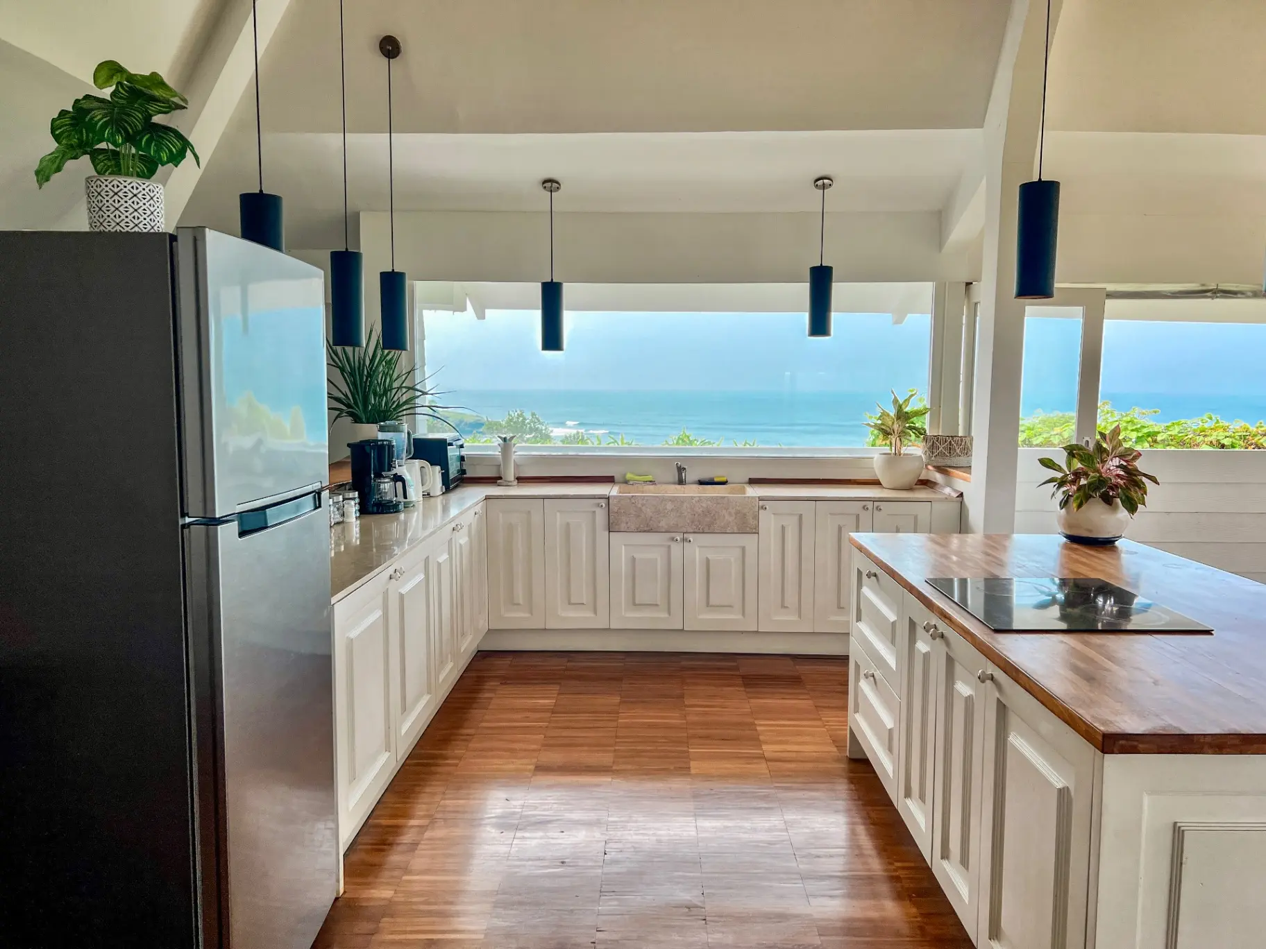 Beachside Penthouse - Kedungu — image 4