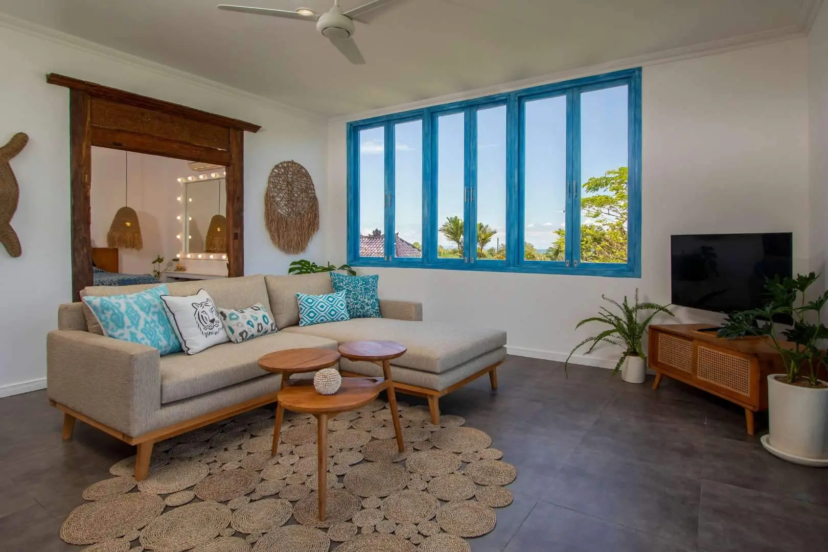 Oceanfront Apartment - Kedungu — image 2