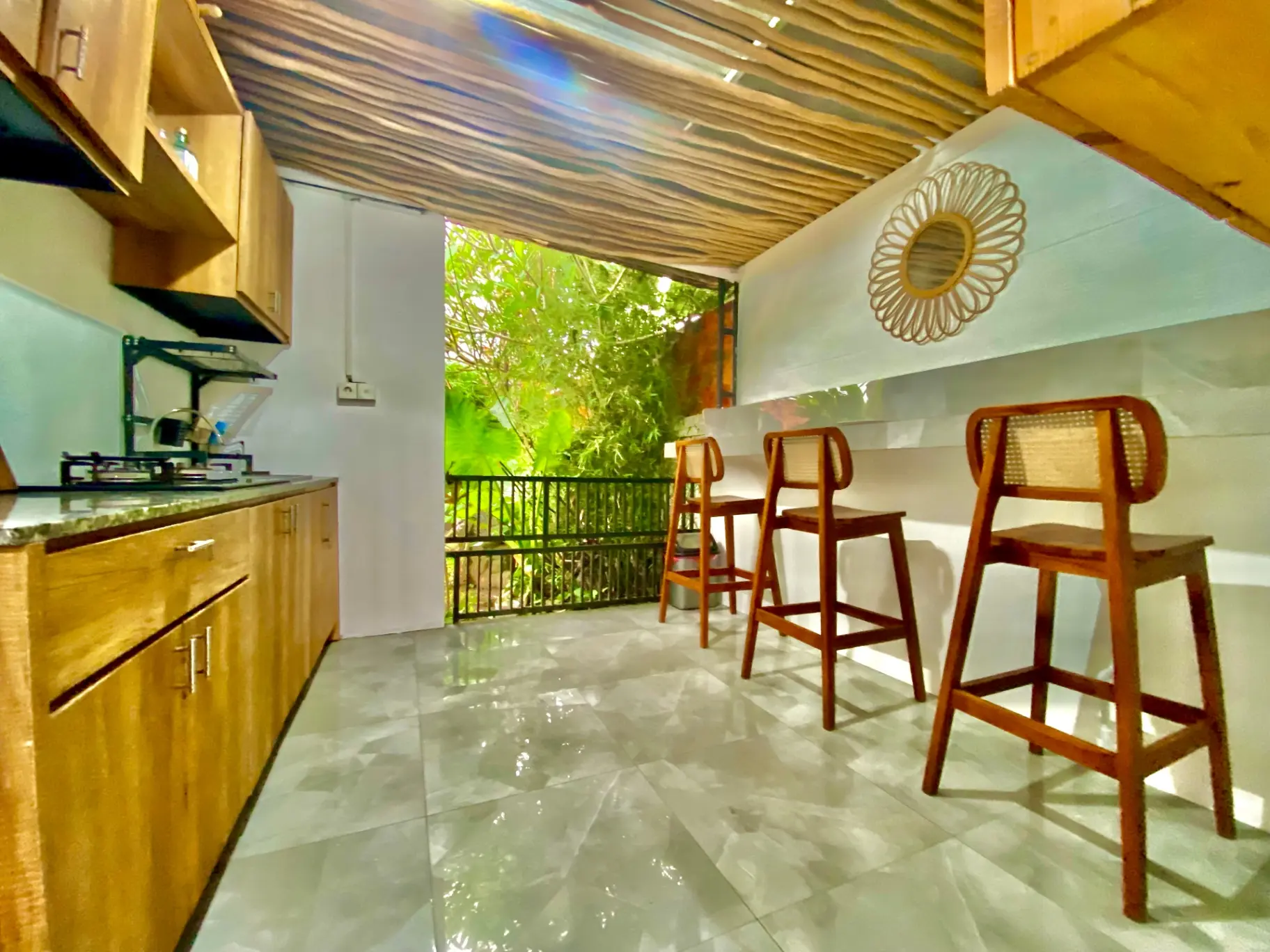 Villa Pini 1 - Beautiful Villa With Large Tropical Garden in Prime Location in Kedungu — image 4