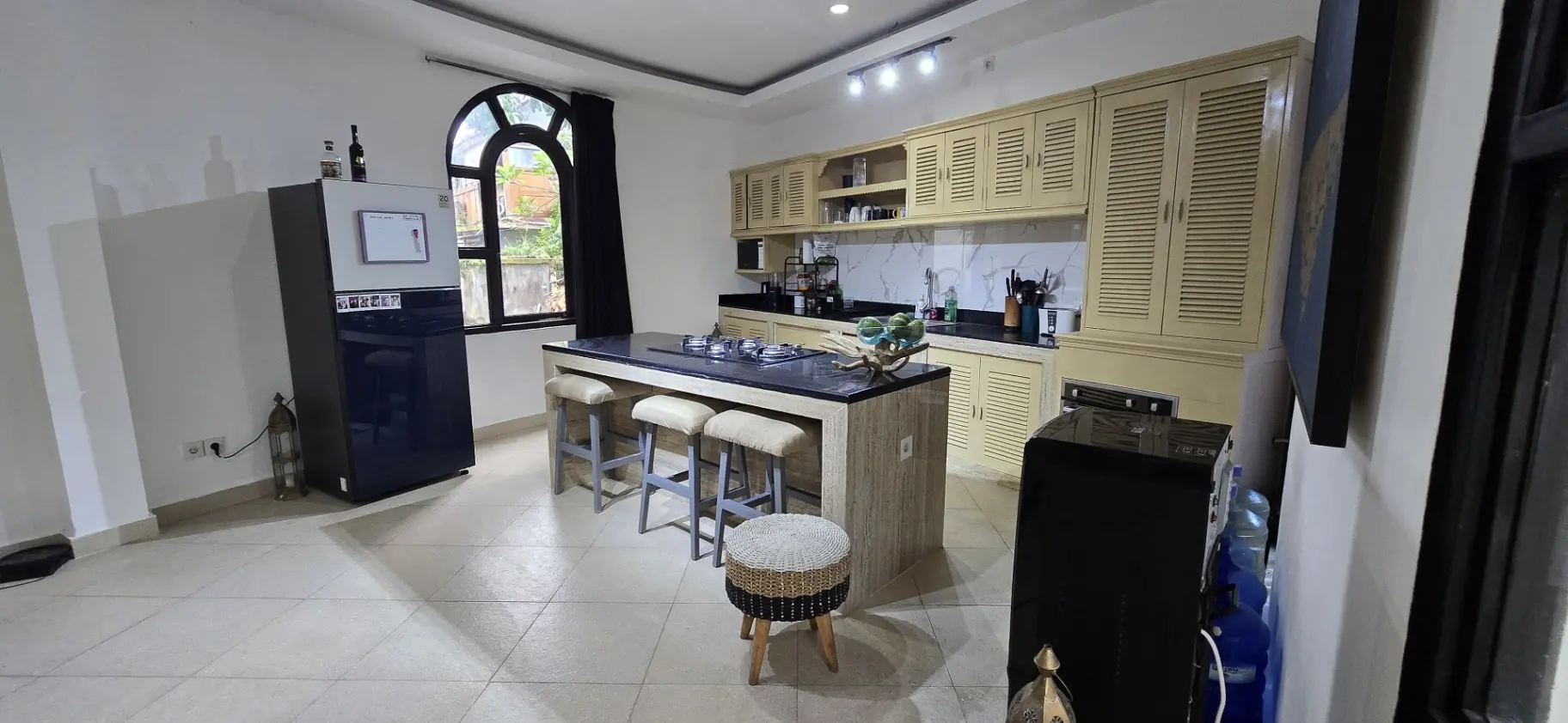Rooms for Rent in Prime Pererenan Location – Entrepreneur Community and Podcast Studio — image 1