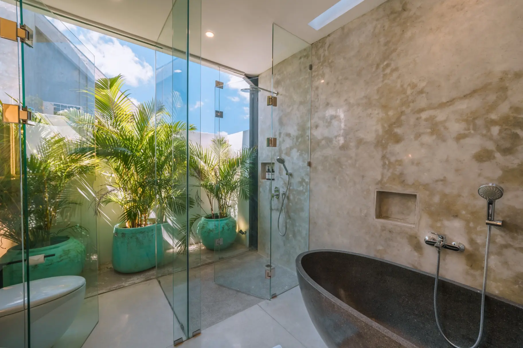 Villa Vantage - Outstanding 3 BR Villa - Great Location — image 2