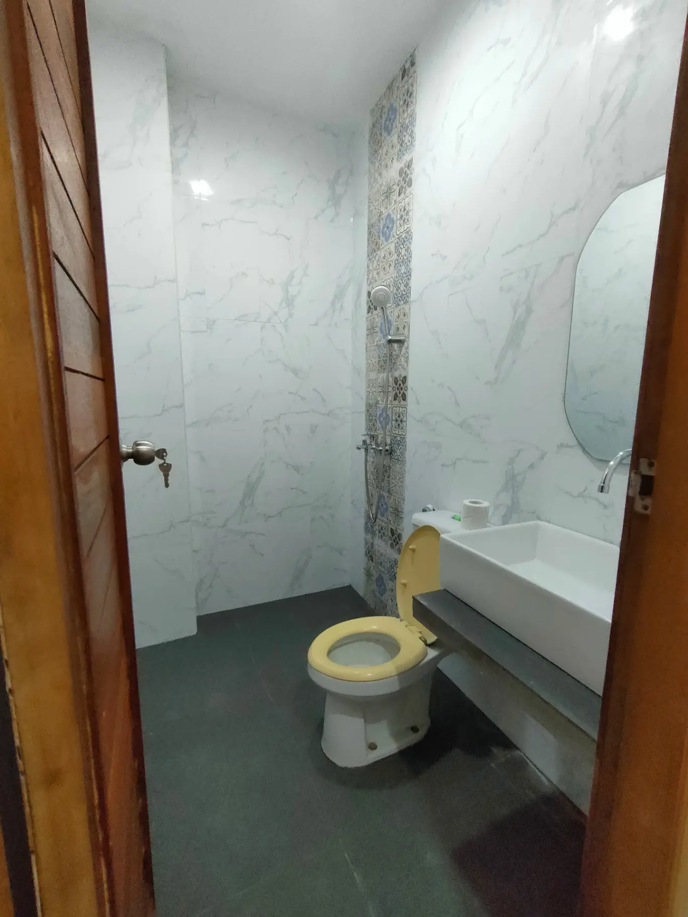 Room — image 2