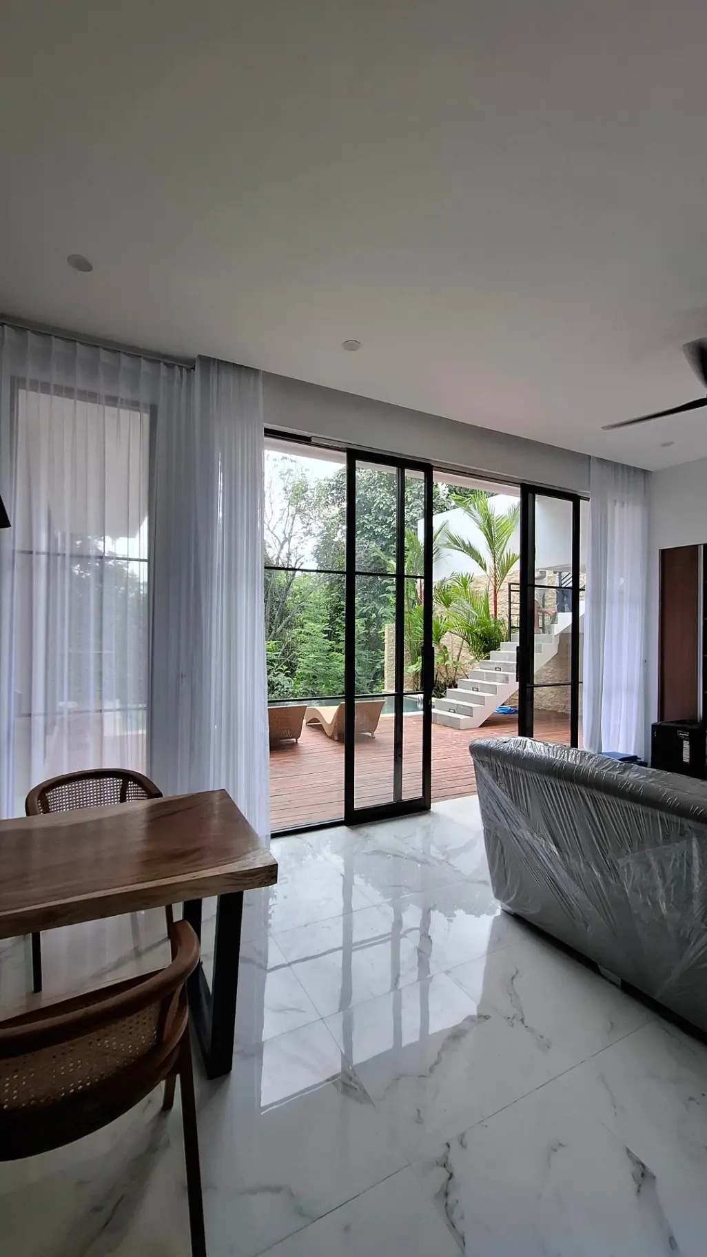 River Villa — image 2