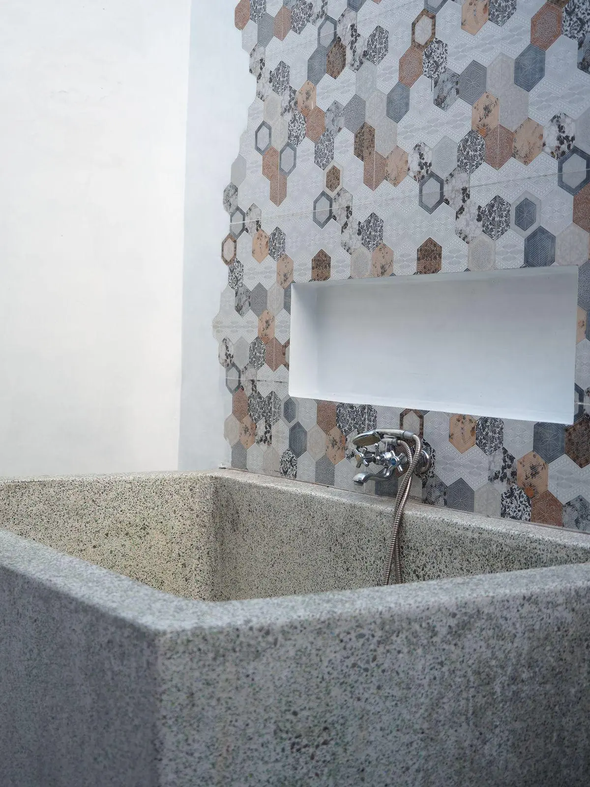 1-BEDROOM APARTMENT — image 3