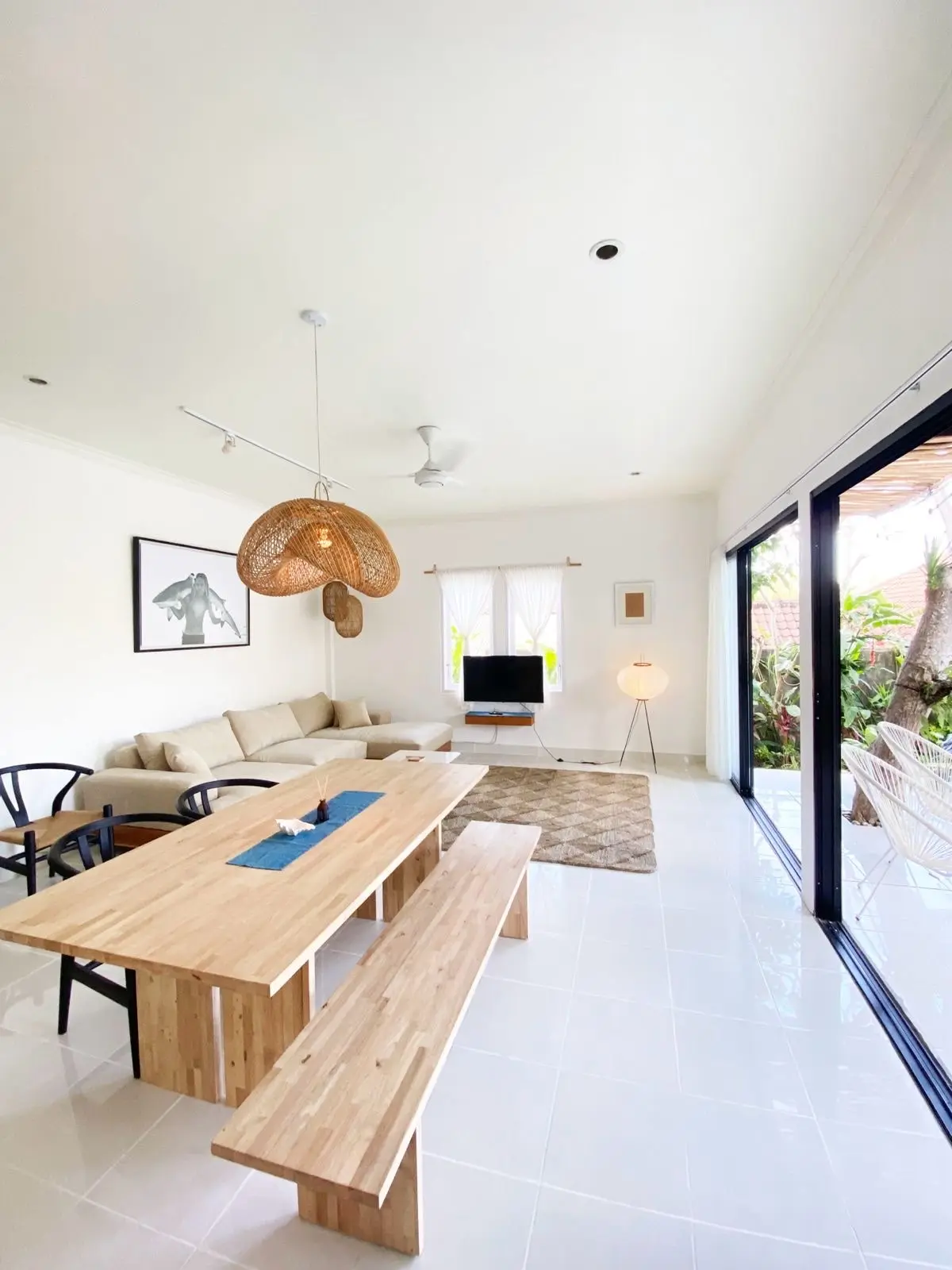 Beautiful Brand New Renovated 2 Bedroom Villa on Padang Linjong — image 1
