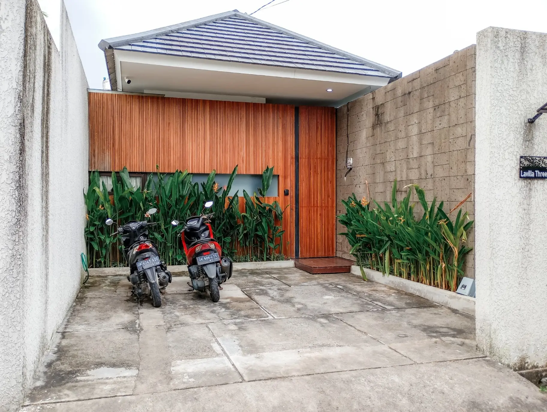 Lavilla Three — image 3
