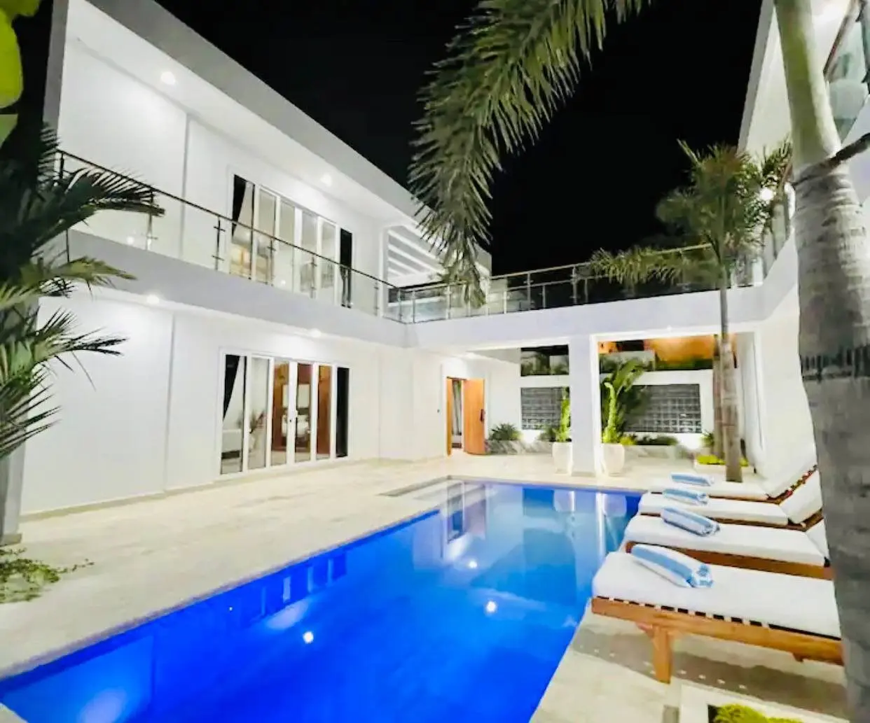 Spacious Luxury 4 Bedrooms Villa in Tumbak Bayuh — image 3