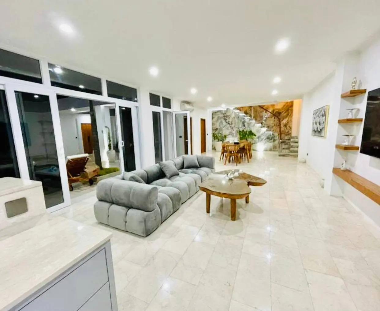 Spacious Luxury 4 Bedrooms Villa in Tumbak Bayuh — image 4