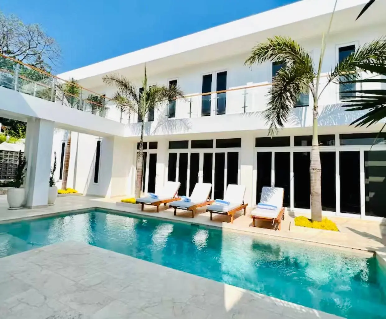 Spacious Luxury 4 Bedrooms Villa in Tumbak Bayuh — image 1