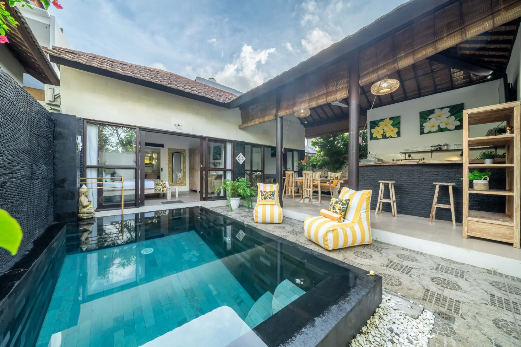 AVAILABLE MARCH 9TH IN JIMBARAN enclosed living with pool