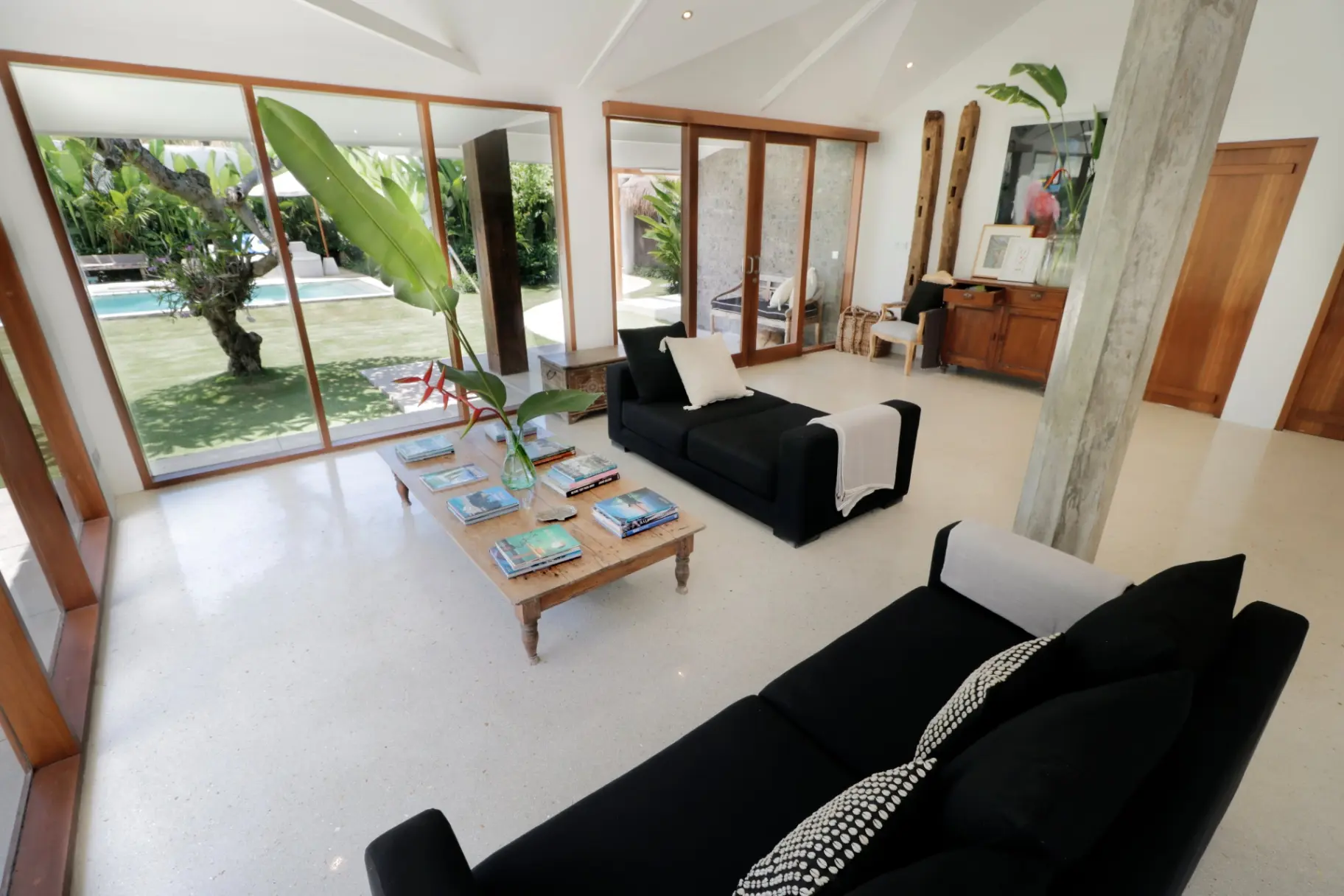 3 Bedrooms Villa Mimpi Manis — image 3