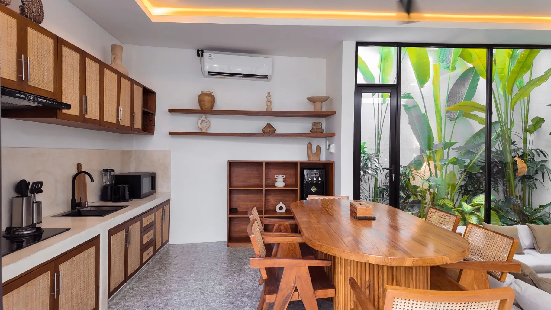 Spacious & Elegant 3-Bedroom Villa in Prime Pererenan — image 1