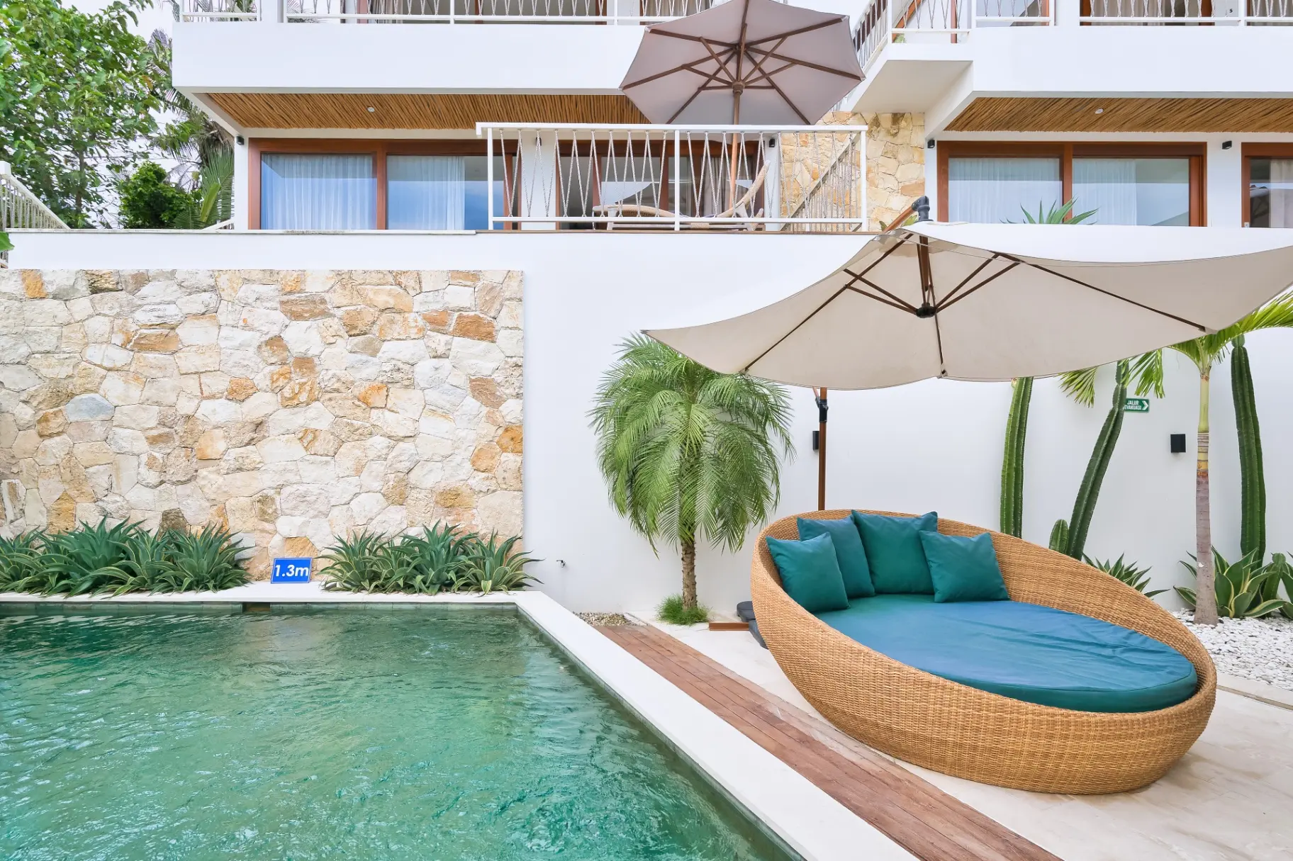 PAGI VILLA - 1BR Luxe Canggu Apart | Poolside Deck Living