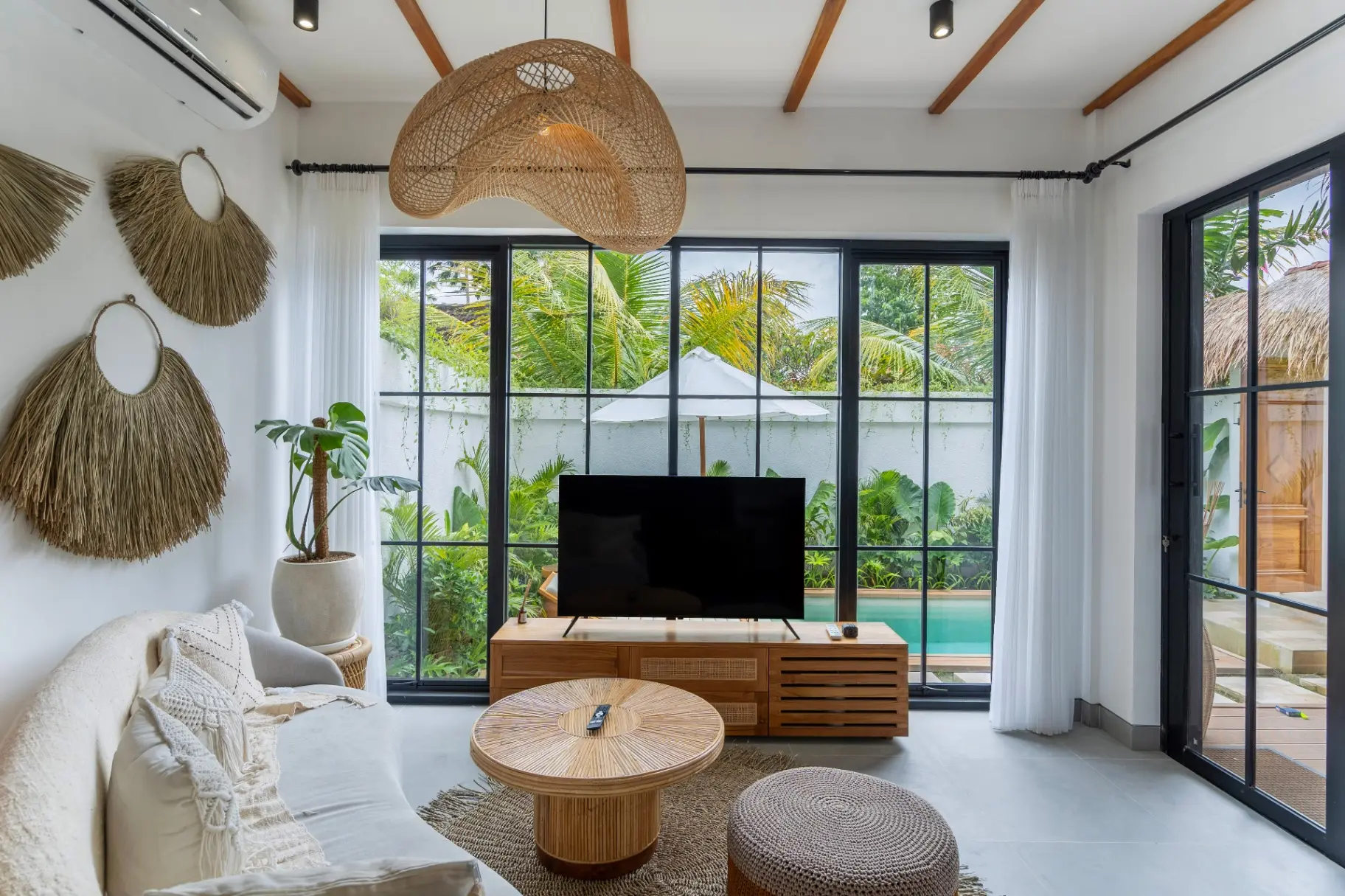 Villa Como by DH: 2BR Designer Villa w/ pool — image 2