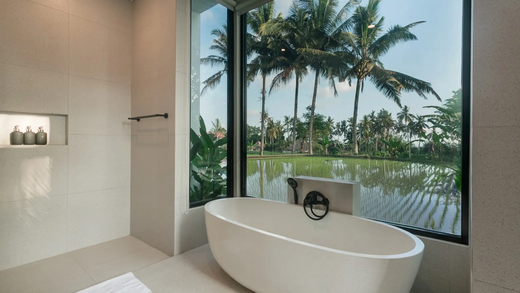 Green Harmony: 1BR Villa w/ Scenic View in Ubud — image 3