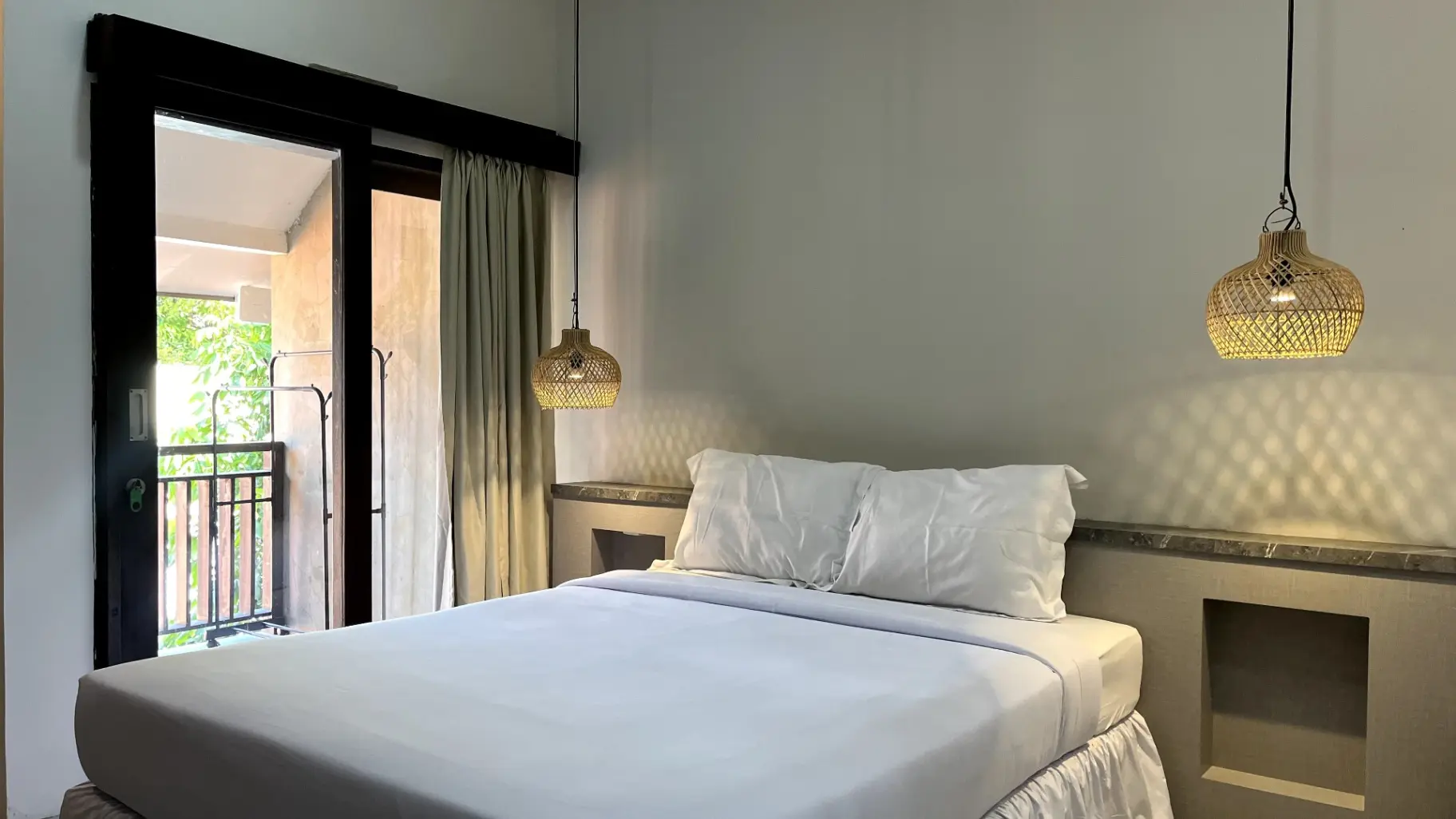 The Serene Stay Kuta with Private Balcony