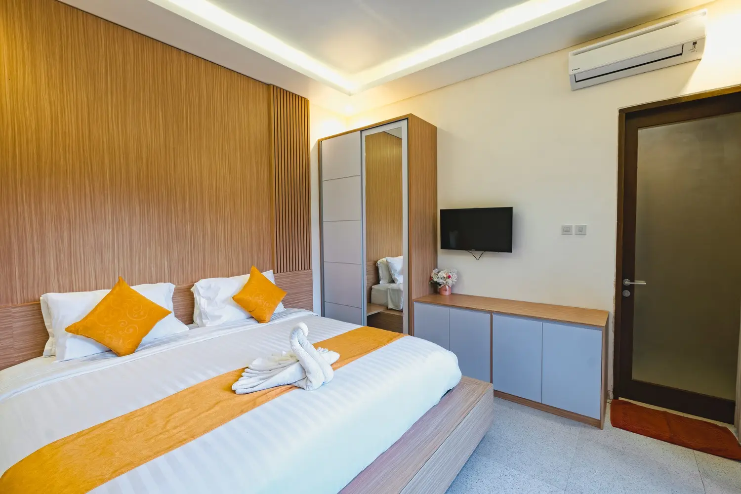 CONVENIENT VILLA — image 3