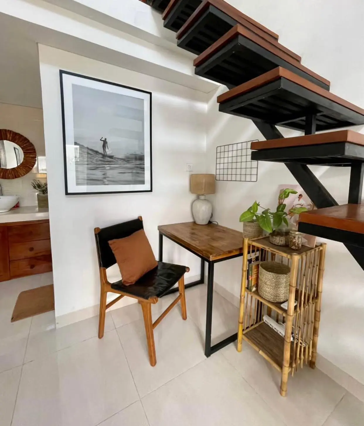 A Brand New Mezzanine in area of Kerobokan and Dalung. 13 minutes away from Canggu. Quiet area and no construction