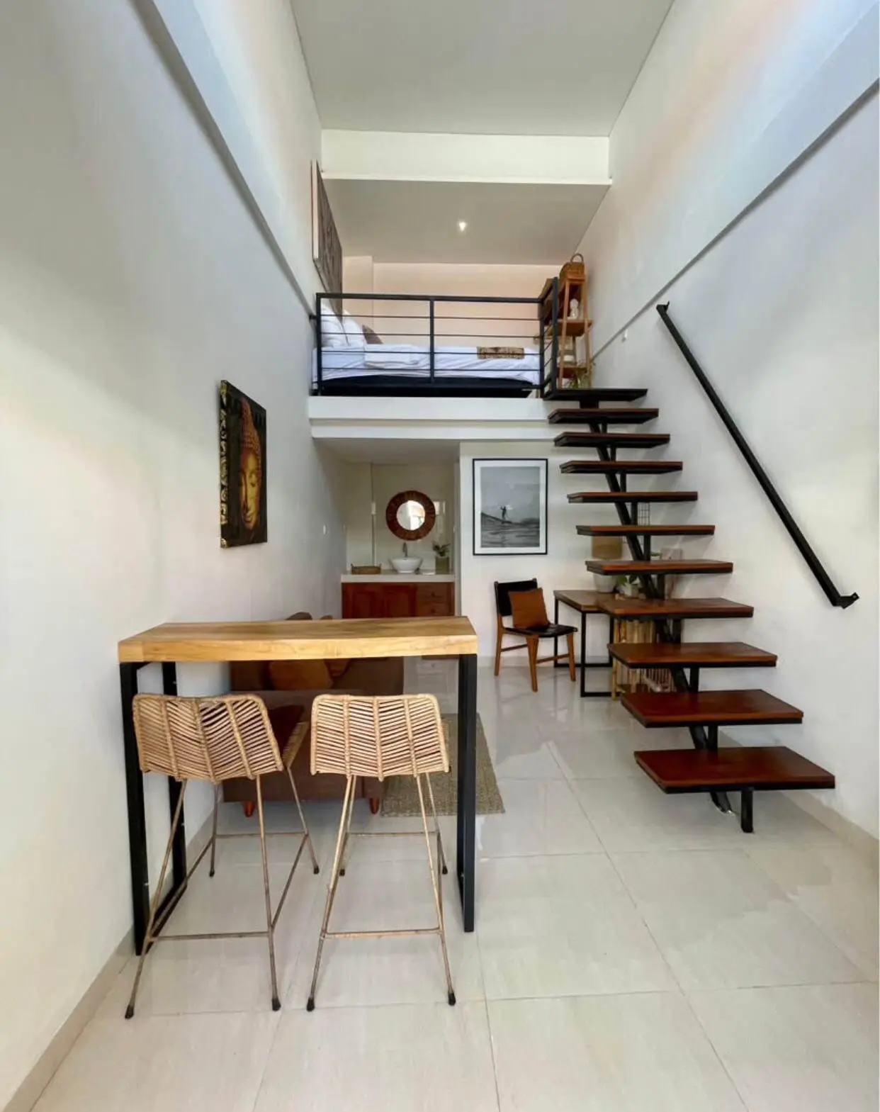 A Brand New Mezzanine in area of Kerobokan and Dalung. 13 minutes away from Canggu. Quiet area and no construction — image 1