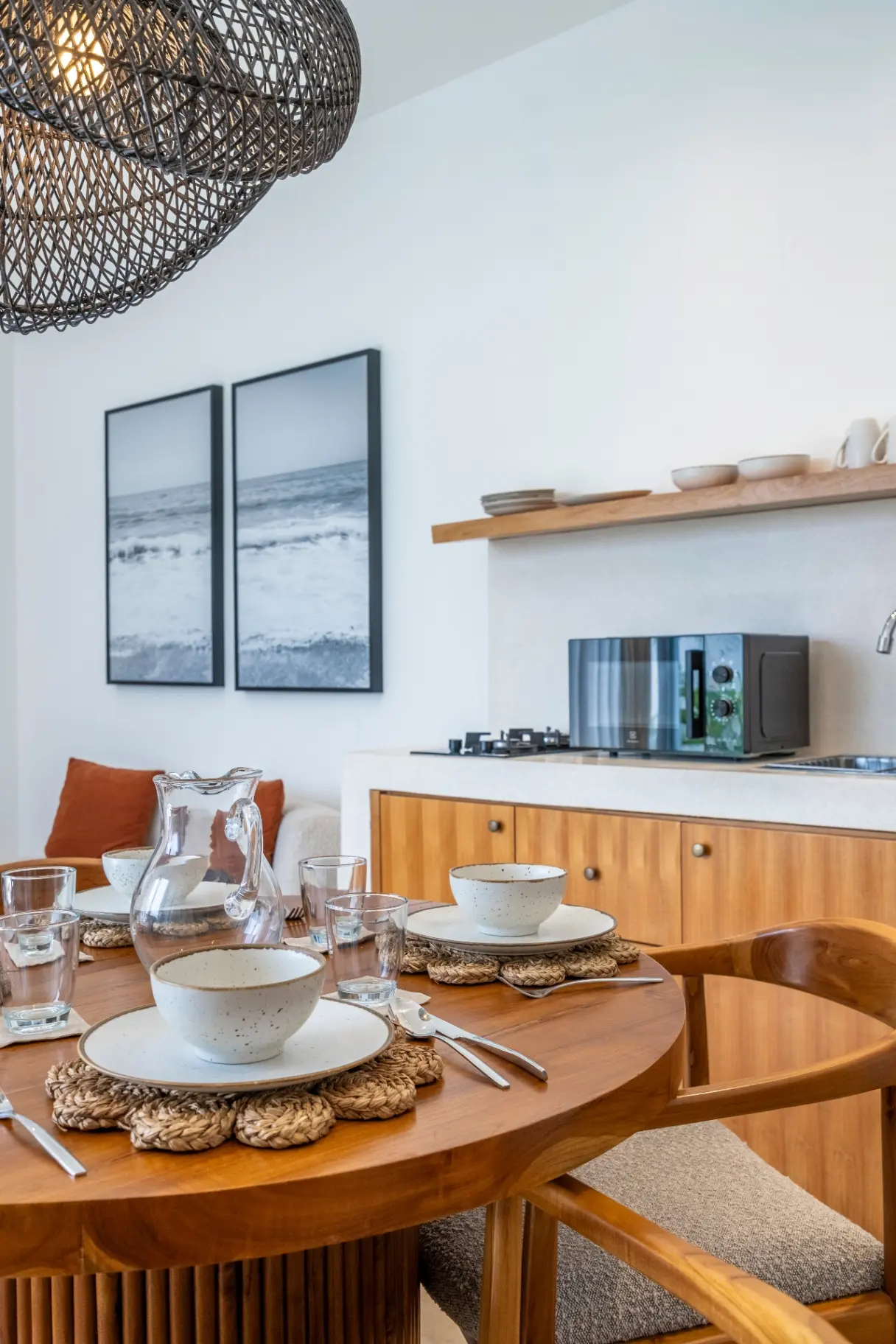 Elena - 2BR Beachside Bliss with Rooftop BBQ & Pool — image 3