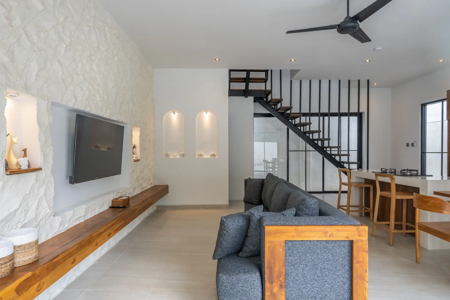 Tropical Modern 2BR Villa w/ Pool Near Beach — image 2