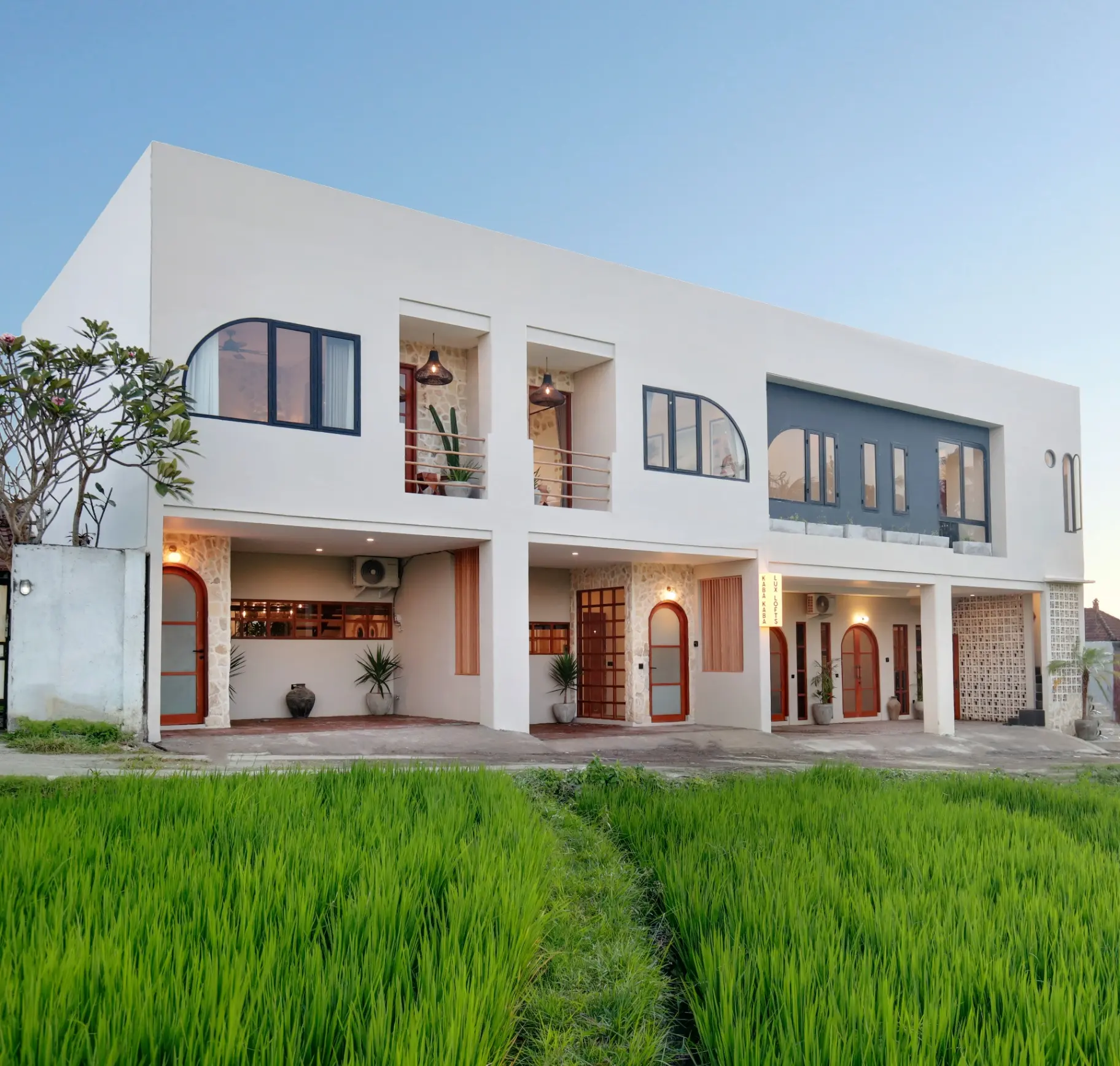 1 BEDROOM Kaba-Kaba Luxury Loft North Parerenan — image 4
