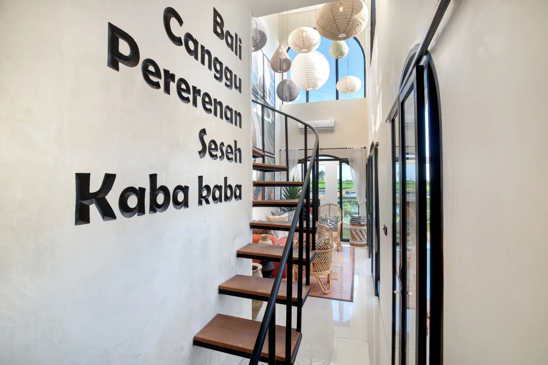 1 BEDROOM Kaba-Kaba Luxury Loft North Parerenan — image 2