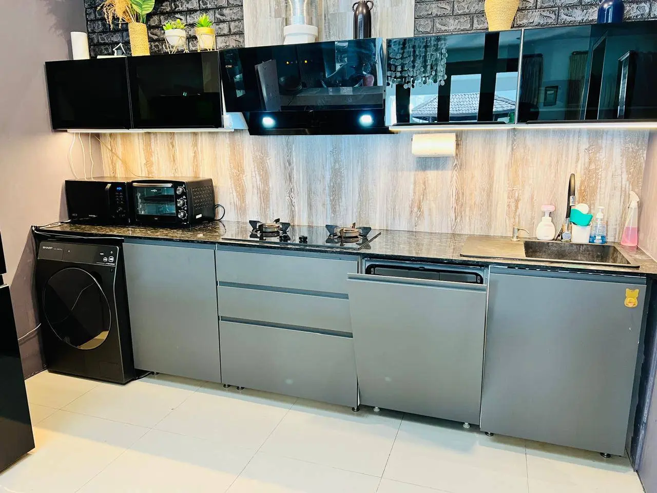 3 bedroom + office Private villa in complex Kerobokan Quiet area and No Construction nearby Close to Canggu and Seminyak — image 3