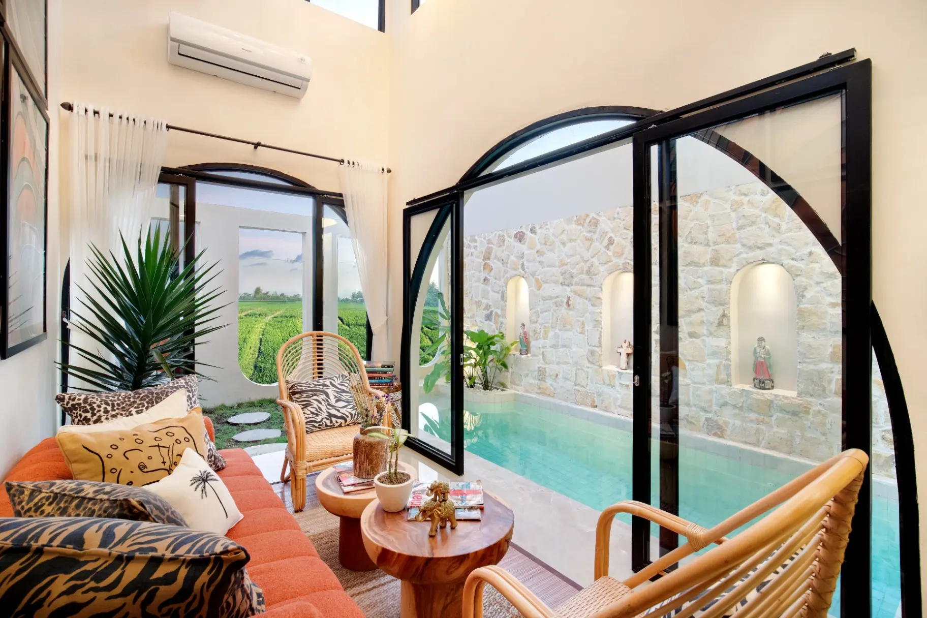 Private 1BR Kaba Kaba Luxury Loft With POOL And Bathub — image 1