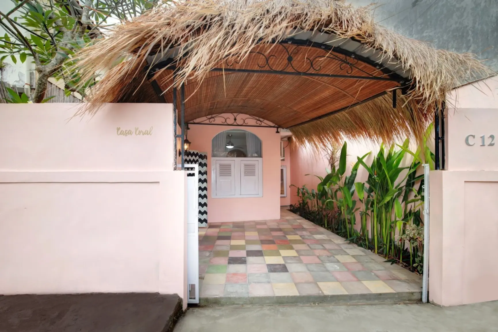 Canggu's Cutest Cheapest Private Villa 1 Bedroom with pool - Casa Coral Canggu — image 1