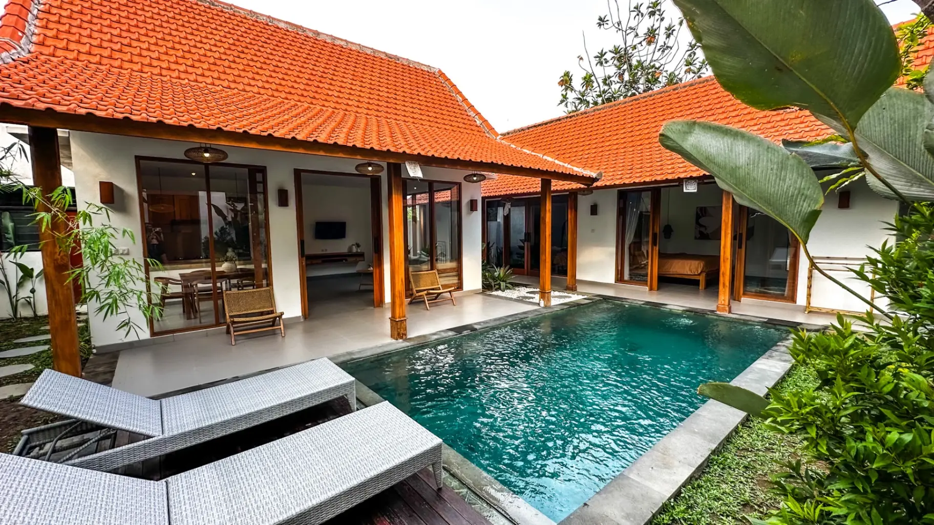 Villa Widhi 5 - 2 bedroom Large Living Garden & Pool in Babakan — image 2