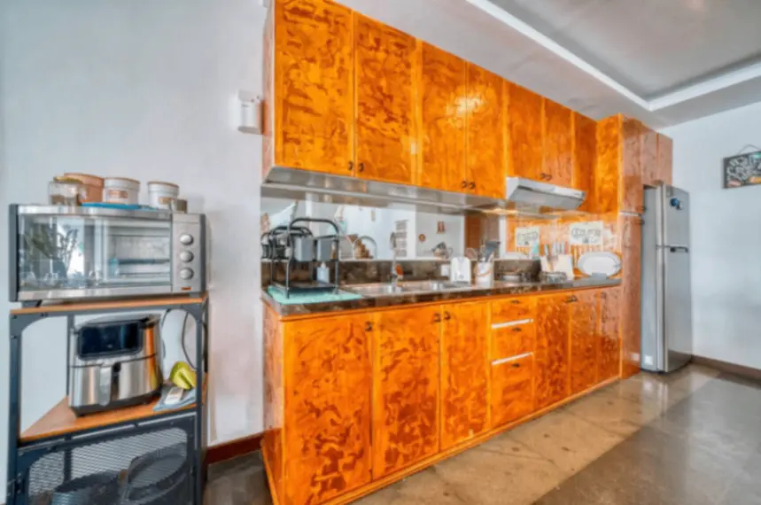 Spacious 3-bedroom Cemagi Villa with Free Shared Gym & Tennis Court 5-minute walk to the beach — image 4