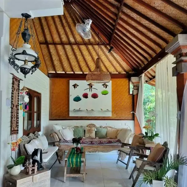 CHEAP HOUSE FOR RENT SEMINYAK 5 MINUTES TO THE BEACH