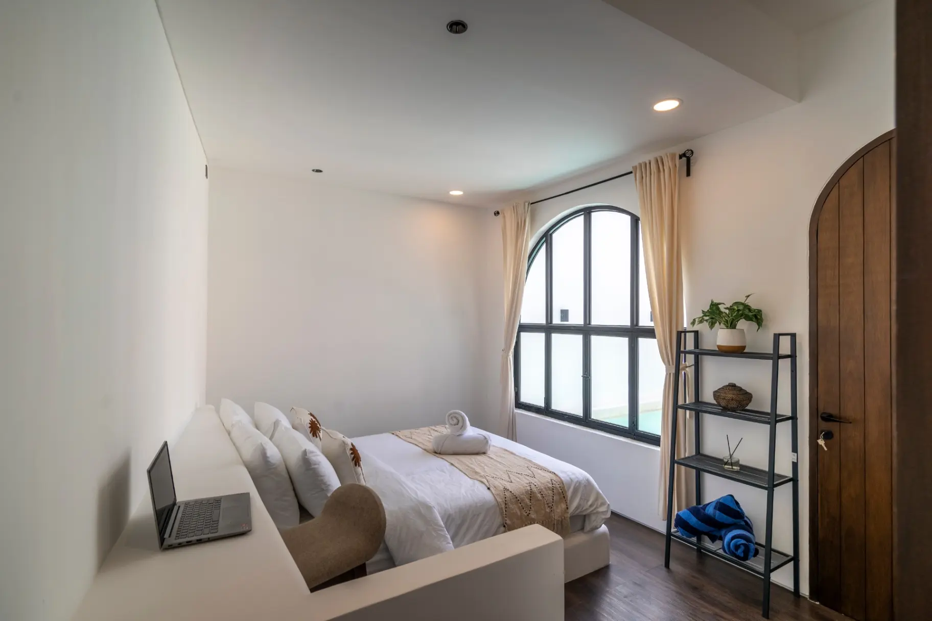 3 bedroom near Finn's/Atlas — image 4