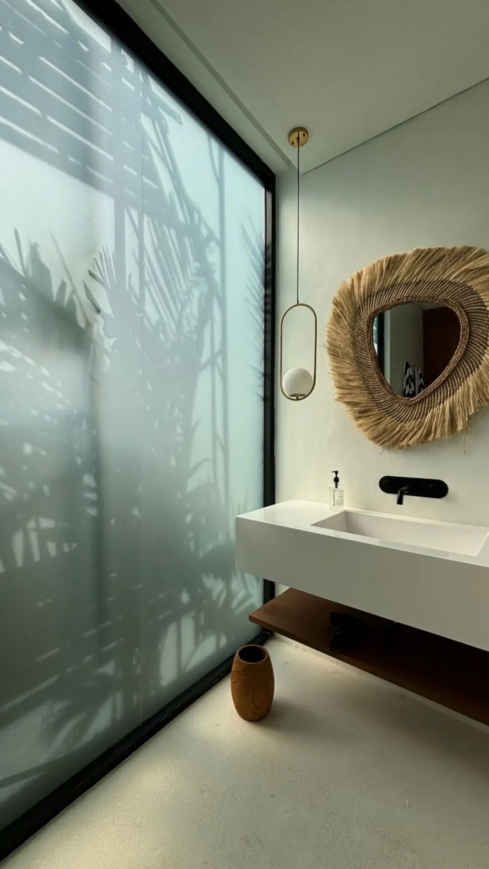 Modern Stylish 2-BR Villa in Buduk — image 2