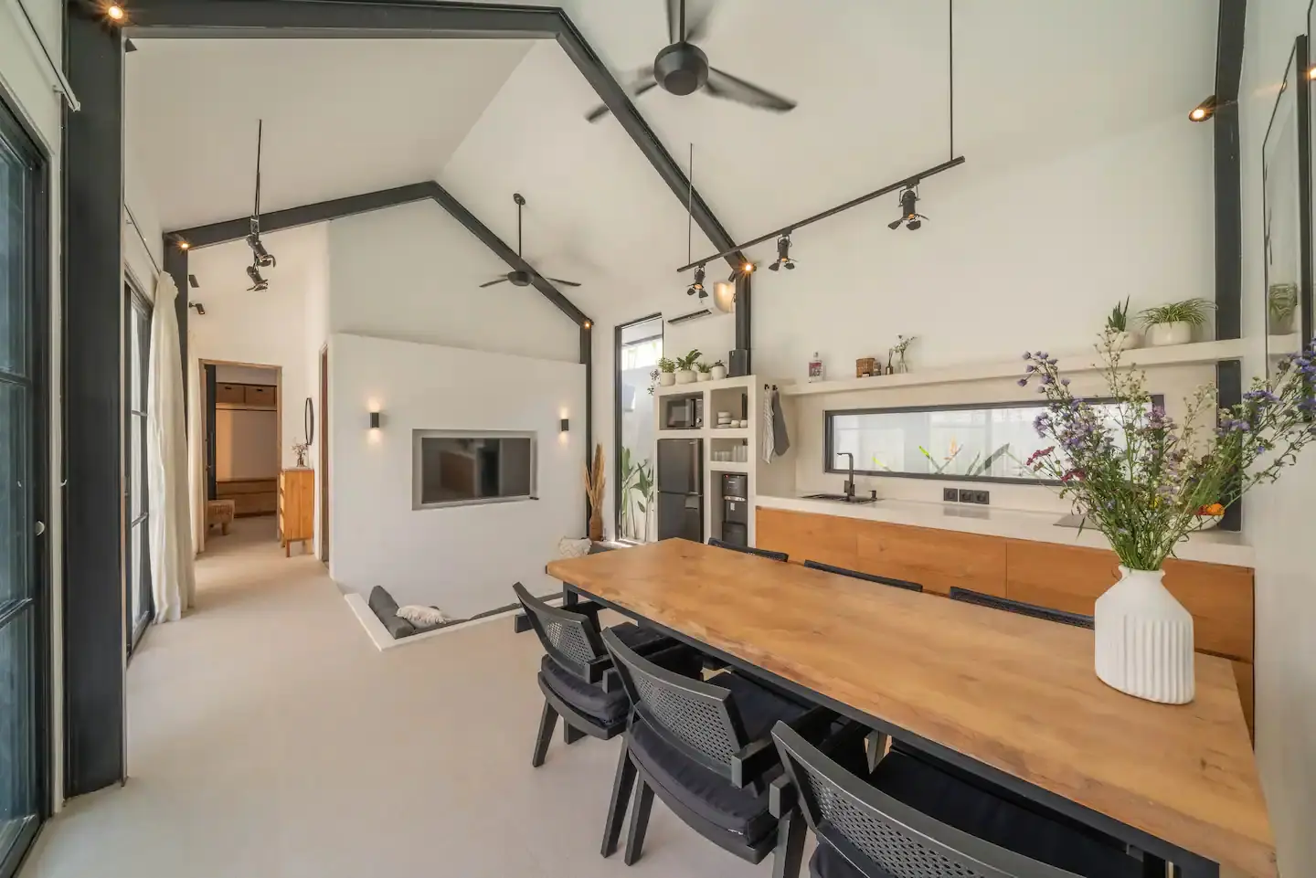 Modern 2BR Villa Near Pererenan — image 3