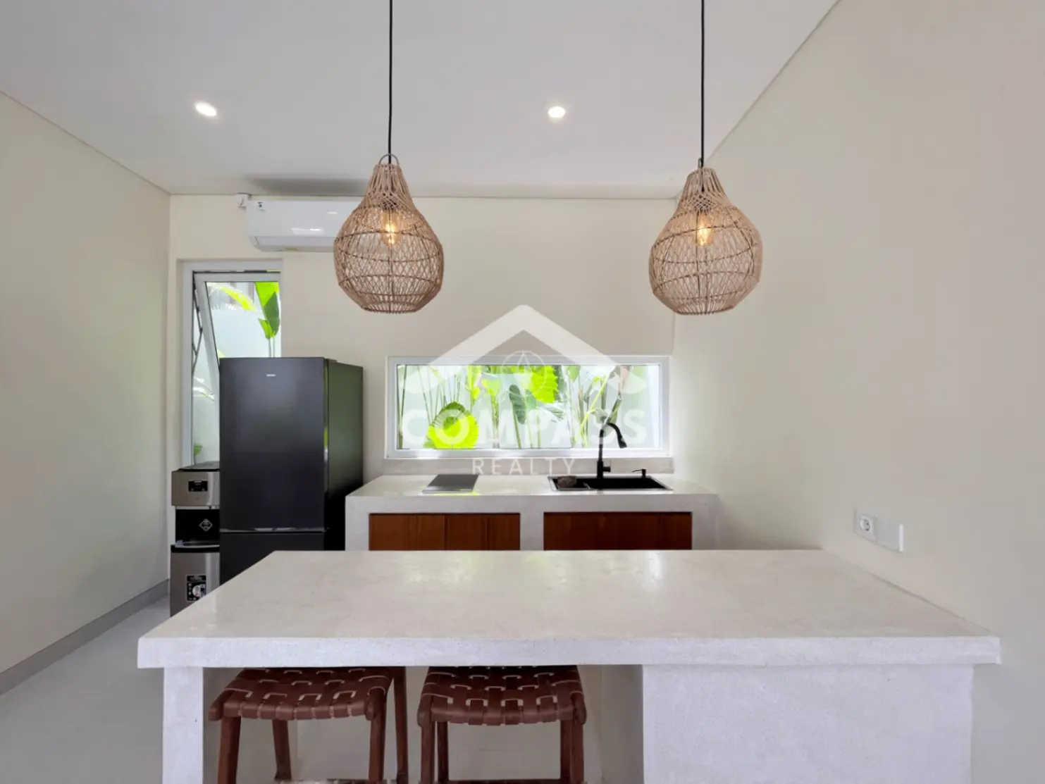 Brand New 1BR Loft 400m from the Beach — image 1