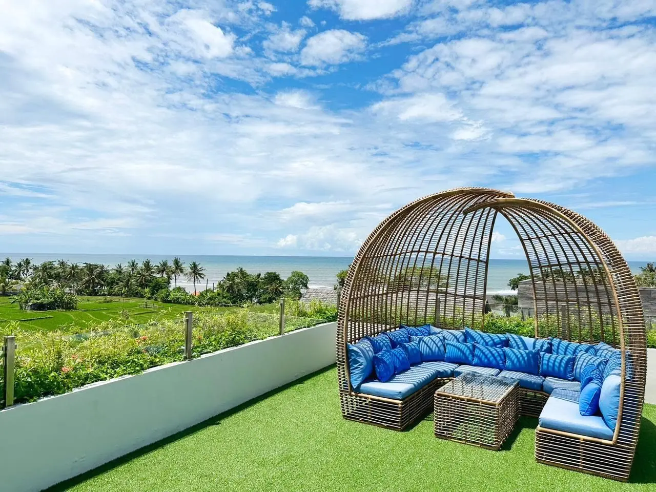 Luxury 5-Bedroom Beachfront Retreat — image 2