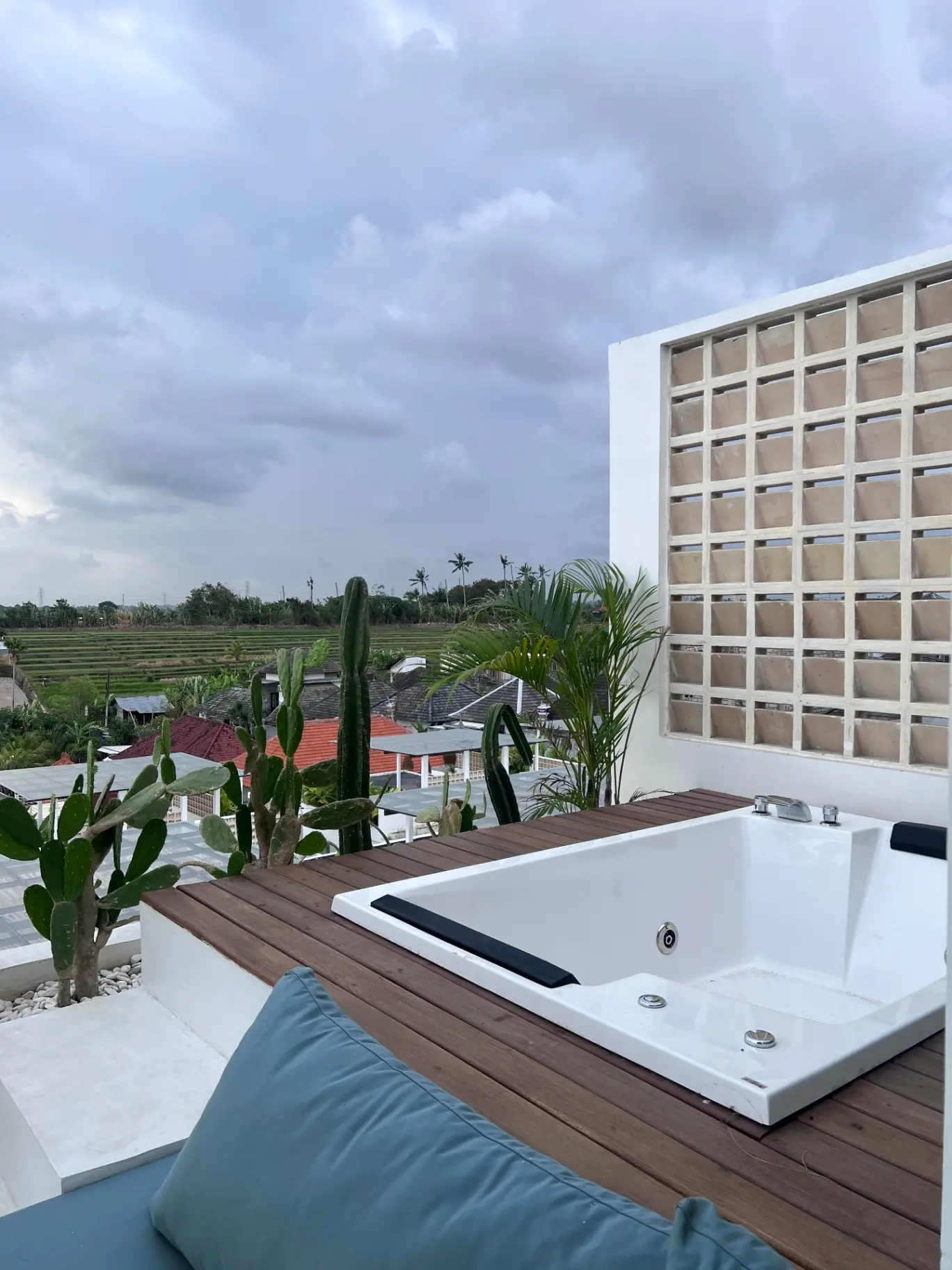 #9 2BR VILLA WITH PRIVATE JACUZZI IN TUMBAK BAYUH