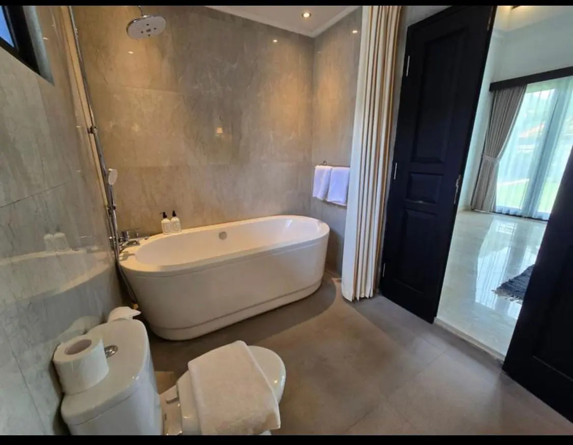 This luxurious and very spacious villa is located in the heart of Canggu. — image 2