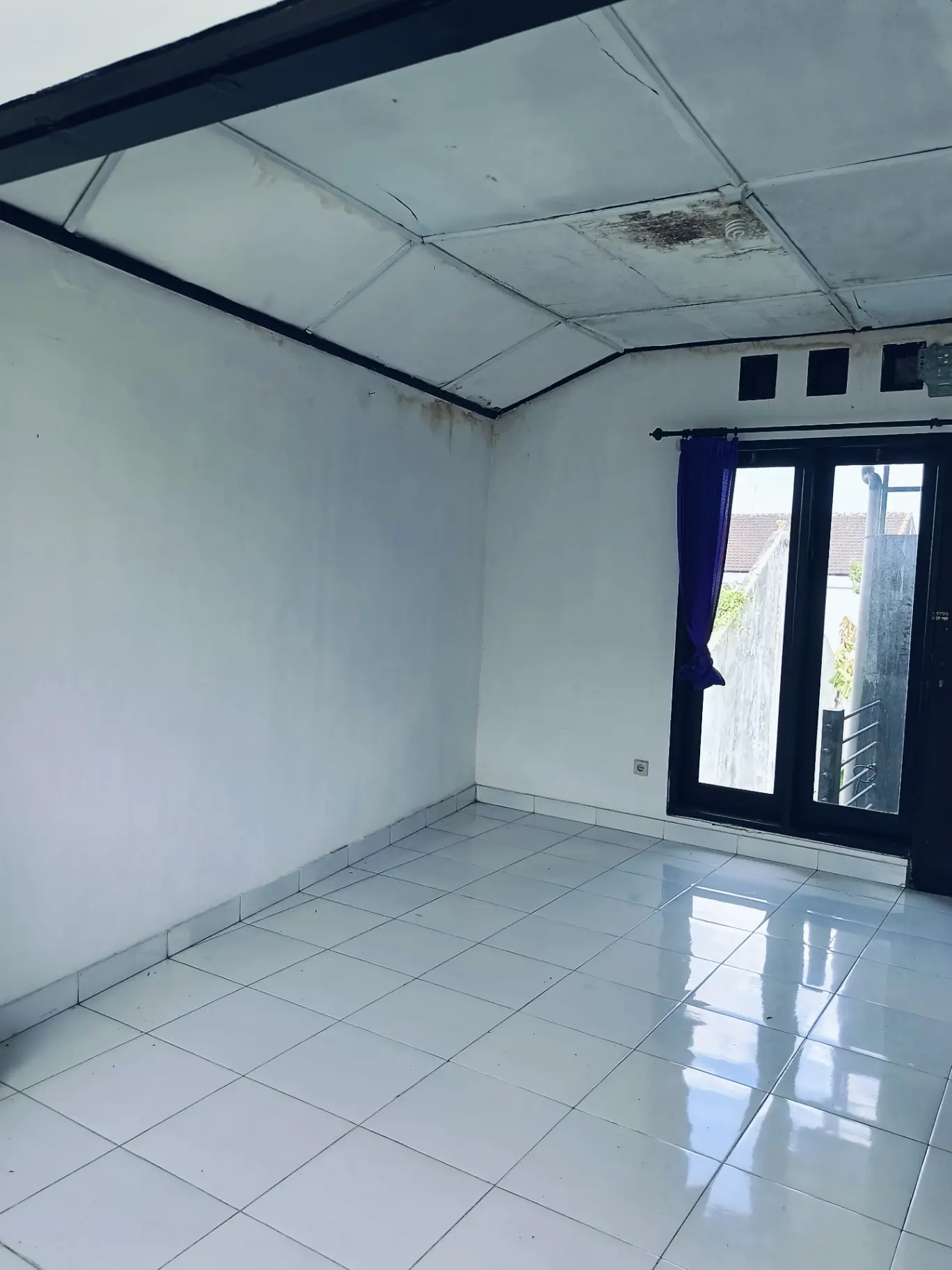 Local House need renovation — image 1