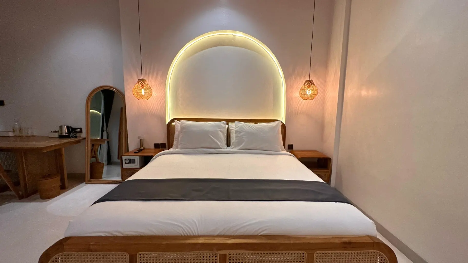 Stylish 2BR Escape – Walk to Berawa Beach — image 3