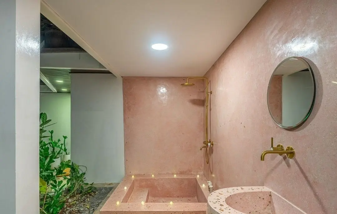 4 Bedroom Villa with Large Grounds in Kerobakan — image 1