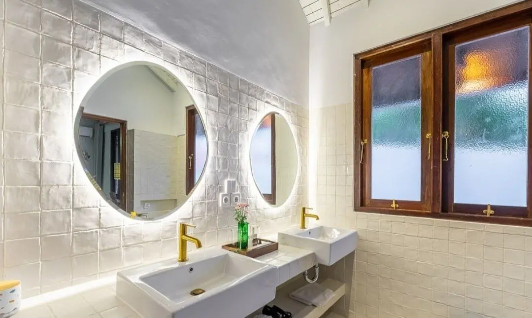 4 Bedroom Villa with Large Grounds in Kerobakan — image 4
