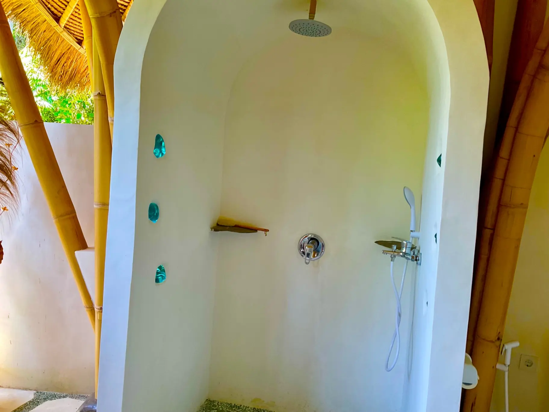 Jungle view bamboo Villa close to Ubud for Rent — image 3