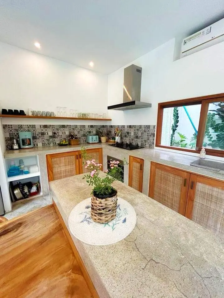 Villa with garden in Pererenan Canggu — image 4