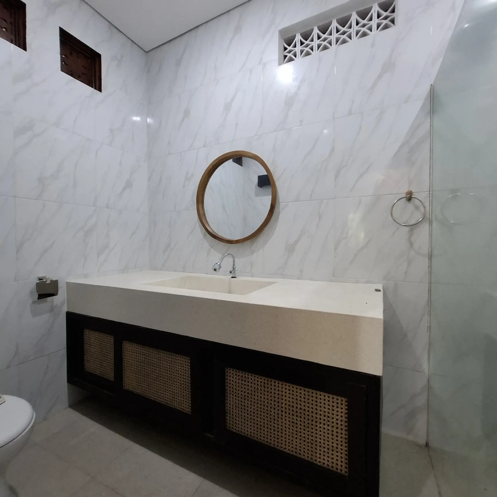 Spacious Master Bedroom with Rice field view Ubud — image 1