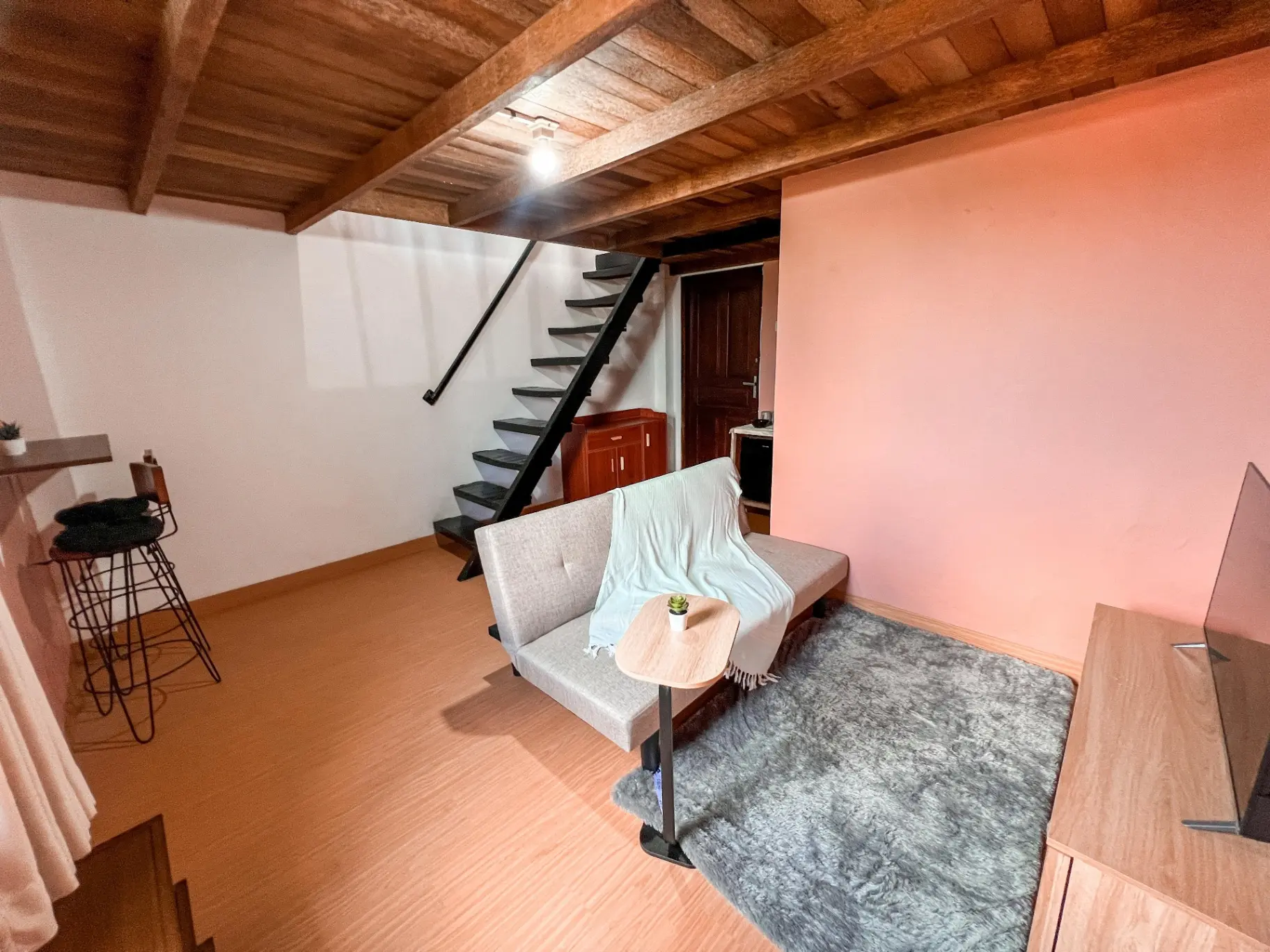 Stylish 1BR Loft in Mertanadi Seminyak — image 2