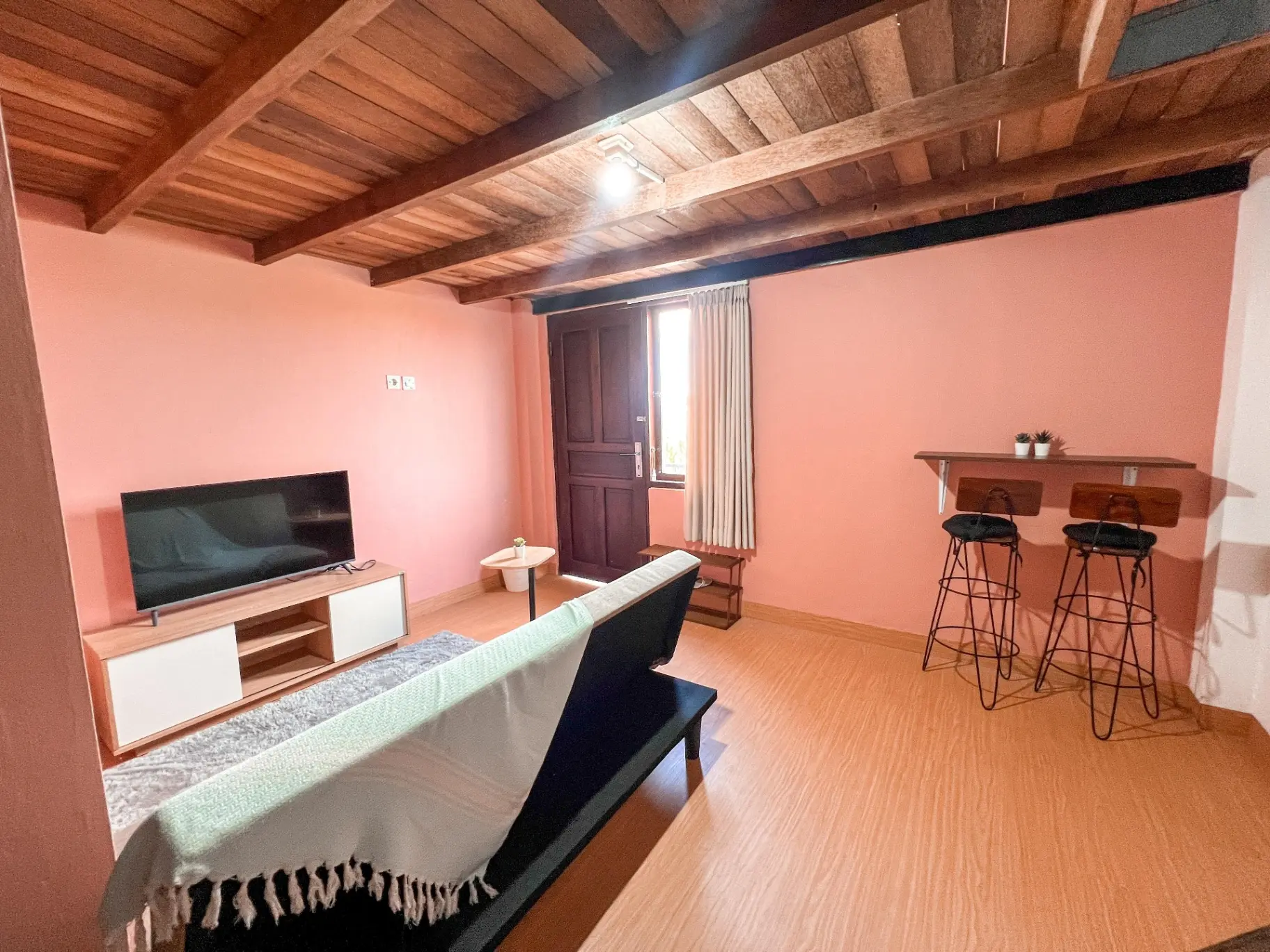 Stylish 1BR Loft in Mertanadi Seminyak — image 1