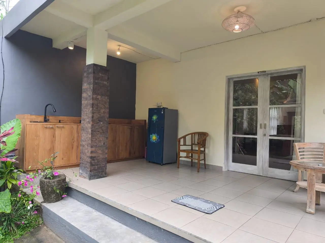 1 bedroom with forest view — image 2